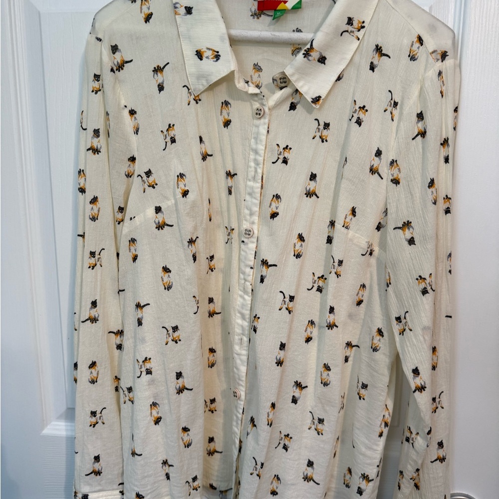 Chic Cream Cat Patterned Women's Button Down Shirt